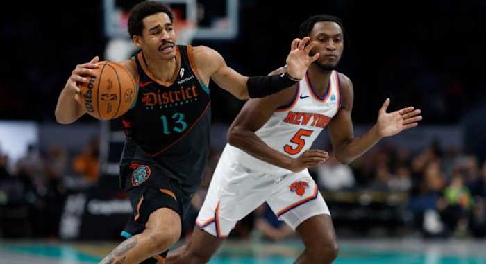 Quickley (5) guards Jordan Poole in Friday's win over Washington